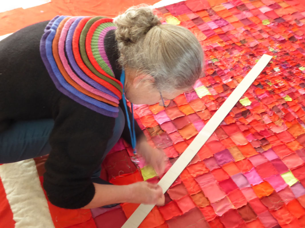 Sabine Cibert - Art Textile Contemporain : Découvrir Sabine Cibert en pleine installation Sabine Cibert - Art Textile Contemporain : Découvrir Sabine Cibert en pleine installation
