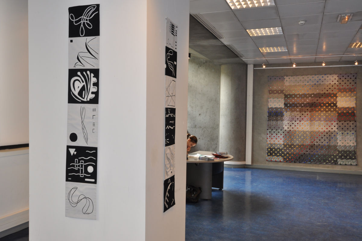 Sabine Cibert - Exposition Lyon 2013 - Partitions Textiles Manufacture des Tabacs - @Christian Krass - Réminescences et Pluie de couleurs sur Grenade Sabine Cibert - Exposition Lyon 2013 - Partitions Textiles Manufacture des Tabacs - @Christian Krass - Réminescences et Pluie de couleurs sur Grenade