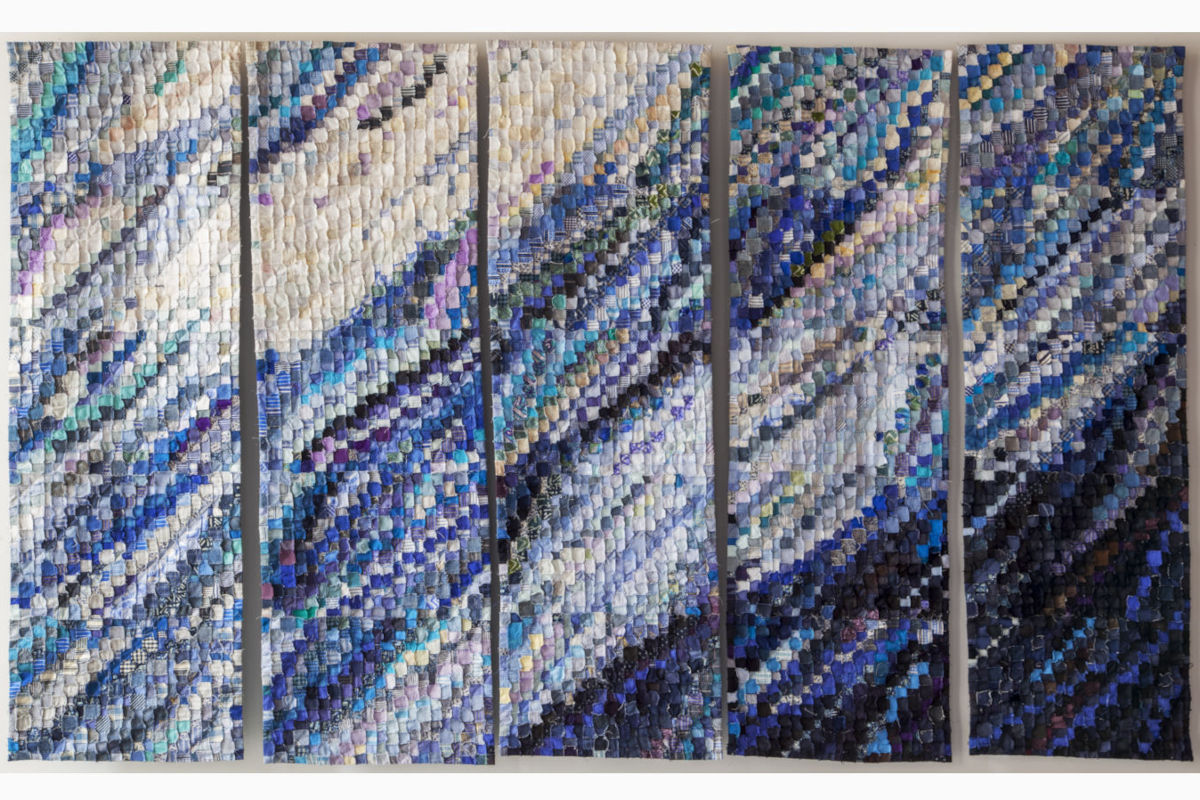 Sabine Cibert Eau vive 4 ©Philippe-Liev Pourcelot Abstract four-panel textile wall art: tiny fabric squares arranged in diagonal blue-to-purple stripes across the panels.