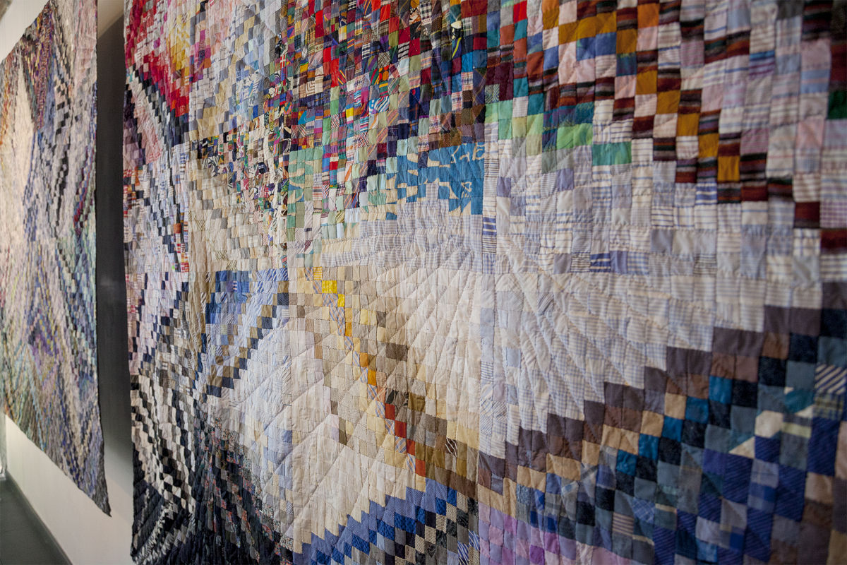 Sabine-Cibert-Instants2-detail-Philippe-Liev-Pourcelot-180719_N_18_VII_126-r Colorful quilted wall hanging composed of many fabric squares arranged in a gradient, covering the wall in a gallery.
