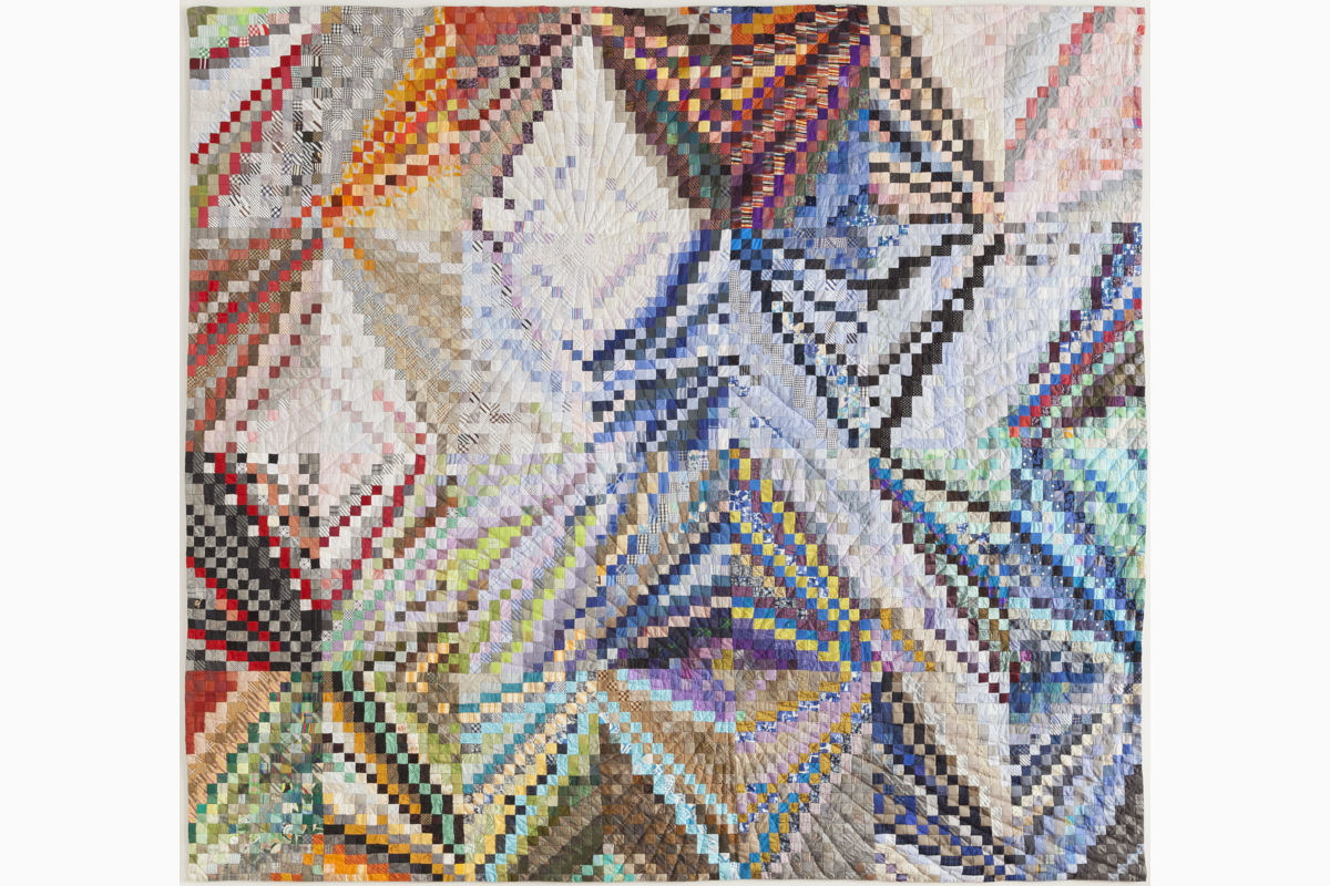 Sabine Cibert Instants 3 ©Philippe-Liev Pourcelot Colorful patchwork quilt with small square blocks arranged in diagonal chevrons creating a vibrant mosaic.