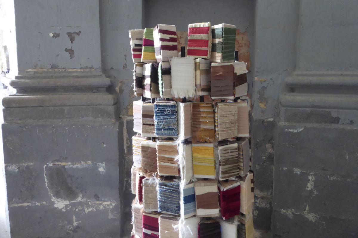 Sabine Cibert - Oeuvres - Collective - Regards Textile Saison 2 - Exposition Chapelle des Carmes Sabine Cibert - Oeuvres - Collective - Regards Textile Saison 2 - Exposition Chapelle des Carmes