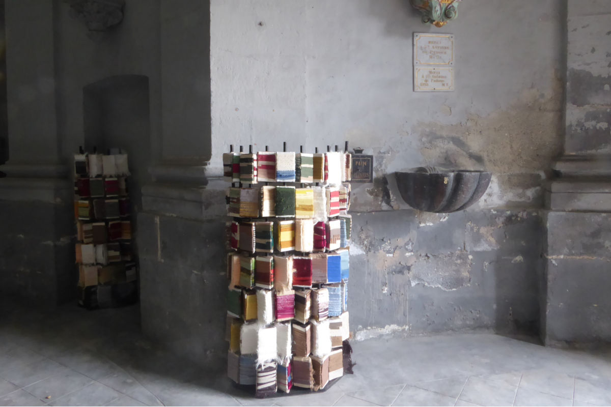 Sabine Cibert - Oeuvres - Collective - Regards Textile Saison 2 - Exposition Chapelle des Carmes Sabine Cibert - Oeuvres - Collective - Regards Textile Saison 2 - Exposition Chapelle des Carmes